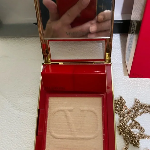 New in box Valentino RED Go-Clutch & Minirosso in cream color